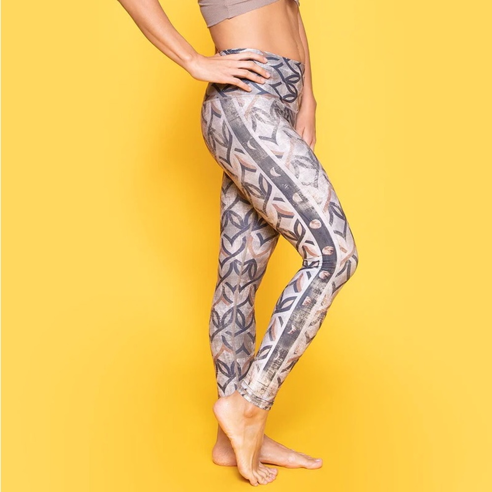 BRAND NEW Niyama Sol “Moon Phase” Leggings w/ tag intact & never worn